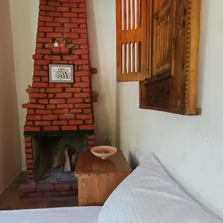 民宿 Alice Pansiyon Cottage House 塞尔丘克